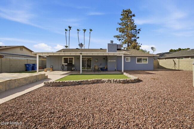 Building Photo - 2329 E Concorda Dr