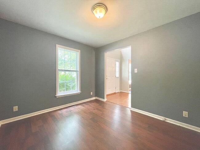 Building Photo - Beautiful 3 Bedroom 2 Car-Garage Home w/ H...