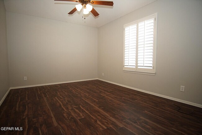 Building Photo - 10932 Acoma St