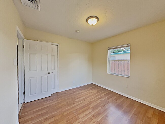 Building Photo - 1363 SW 22nd Ave