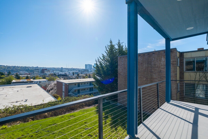 Building Photo - 812 2nd Ave N