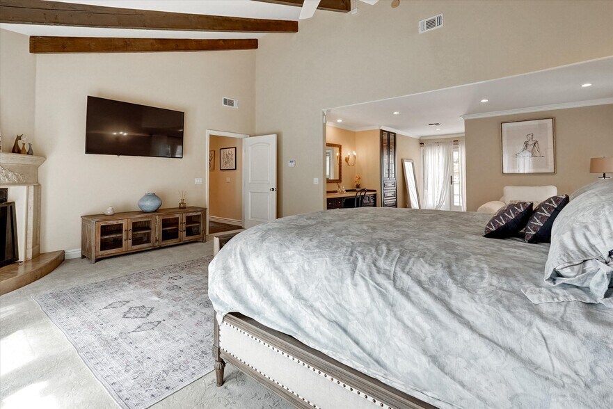 Building Photo - 4751 Topeka Dr