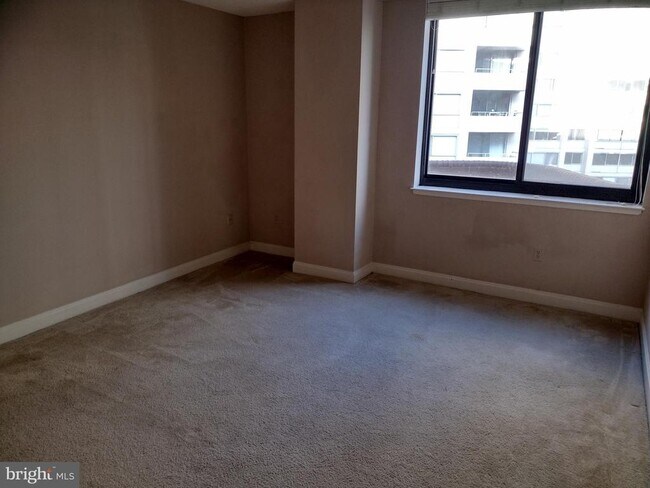 Building Photo - 4550 N Park Ave