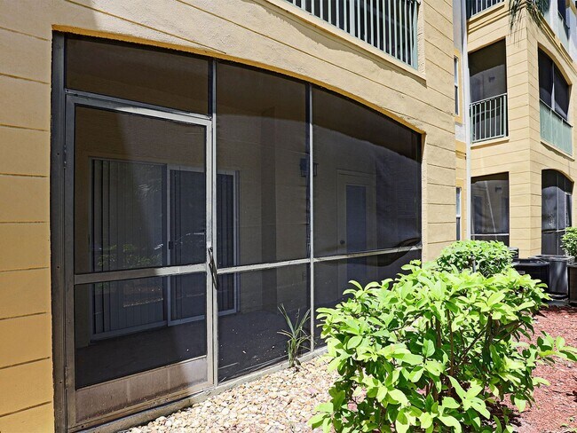 Building Photo - Royal Greens 11480-102