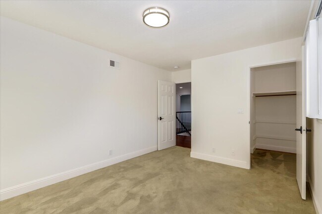 Building Photo - 249 Purple Glen Dr