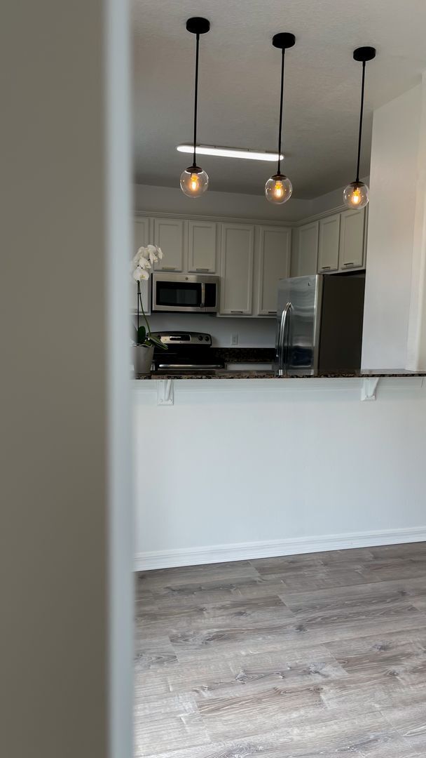 Building Photo - Beautifully Updated 3-Bedroom Townhouse in...