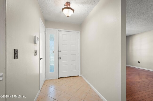 Building Photo - 2726 Winrock Dr W