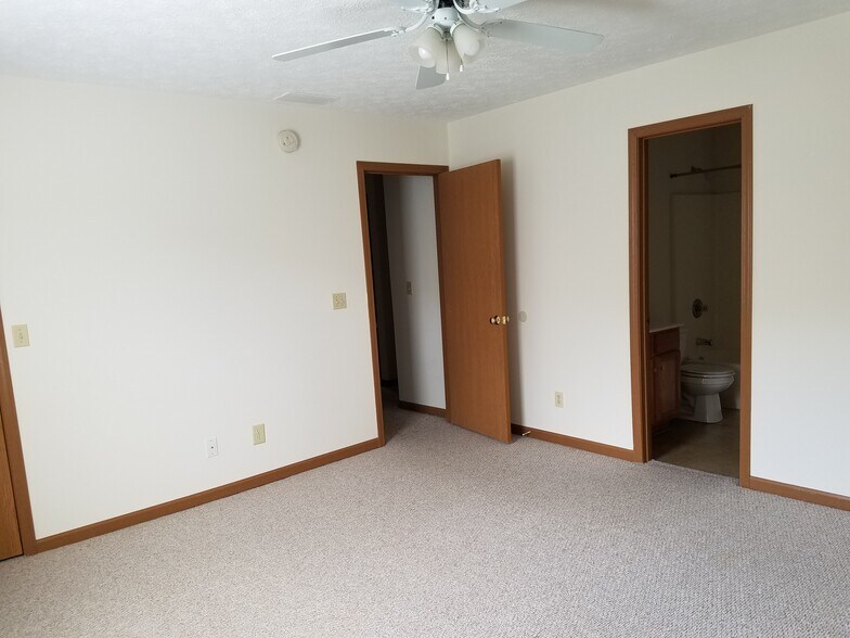 Building Photo - 110 Phillips Ct