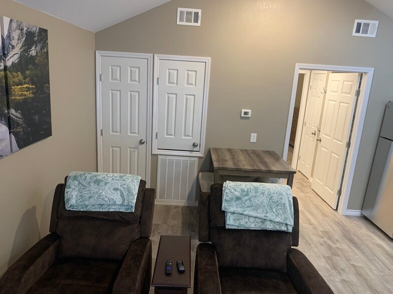 Building Photo - 3670 Wren