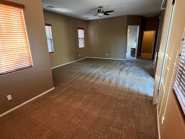Building Photo - 14393 W Poinsettia Dr