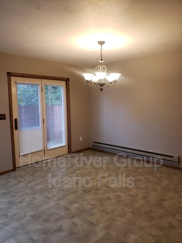 Building Photo - 1545 Bluebird Ln