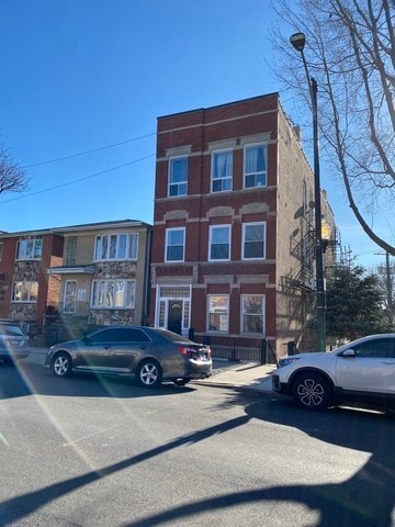 Building Photo - 321 W 24th St