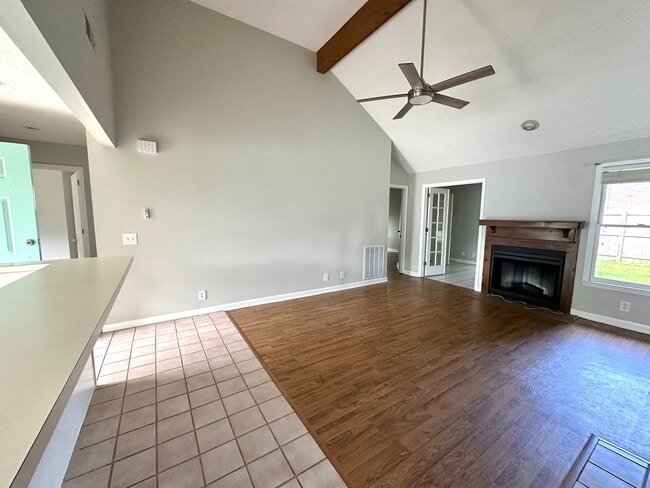Building Photo - NEW STAINLESS APPLIANCES COMING!!  Renovat...