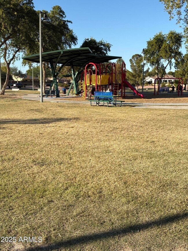 Building Photo - 2401 E Peach Tree Dr