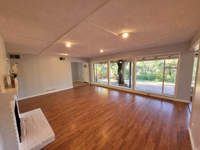 Building Photo - 848 Acalanes Rd