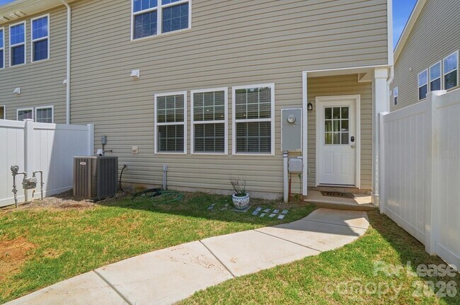 Building Photo - 15764 Country House St