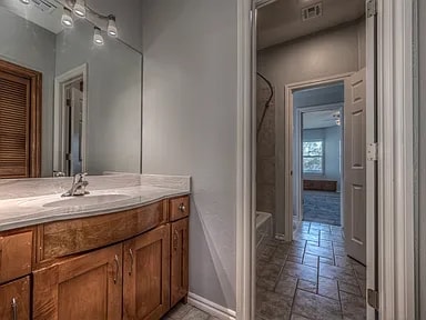 Building Photo - 204 S Riverside Dr