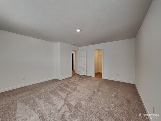Building Photo - 2120 S Quincy Dr