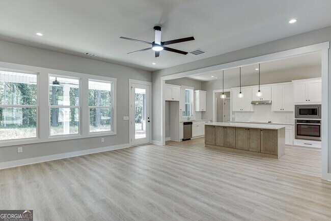 Building Photo - 115 Rains Rd