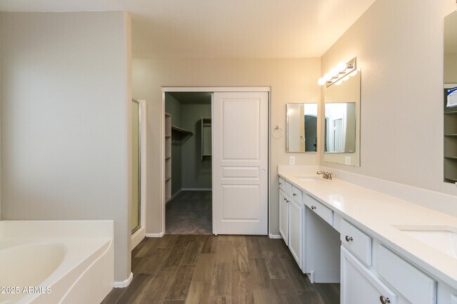 Building Photo - 11221 W Mountain View Dr