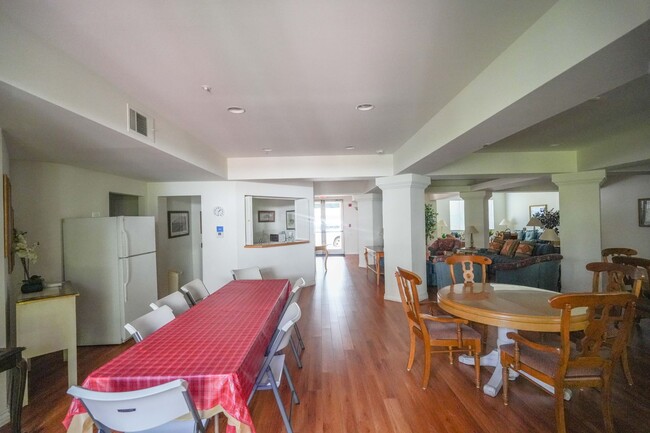 Building Photo - (62 or older requirement) 2 Bedroom & 2 Ba...