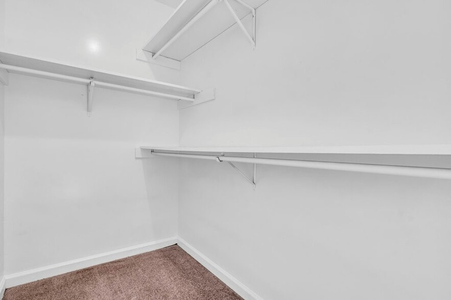 Building Photo - 452 W Broad St