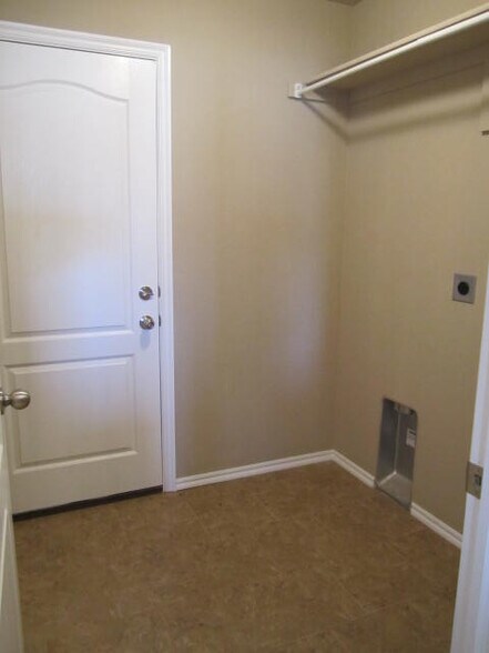 Building Photo - 2813 Sunberry Way