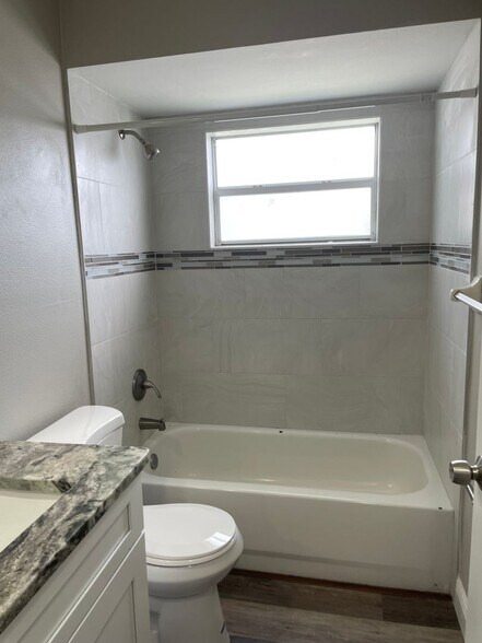 Building Photo - 3Bdrm 2Bath Villa -- Gated Community of Harbor Town