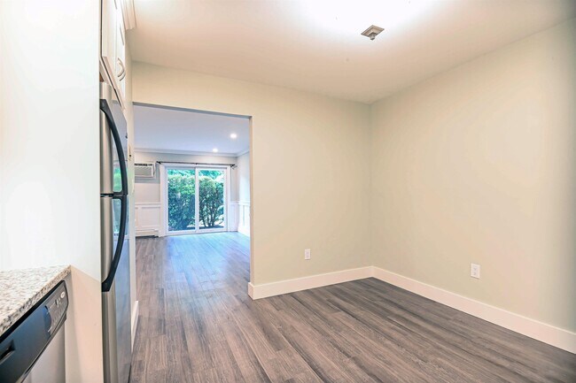 Building Photo - 23 Country Club Dr