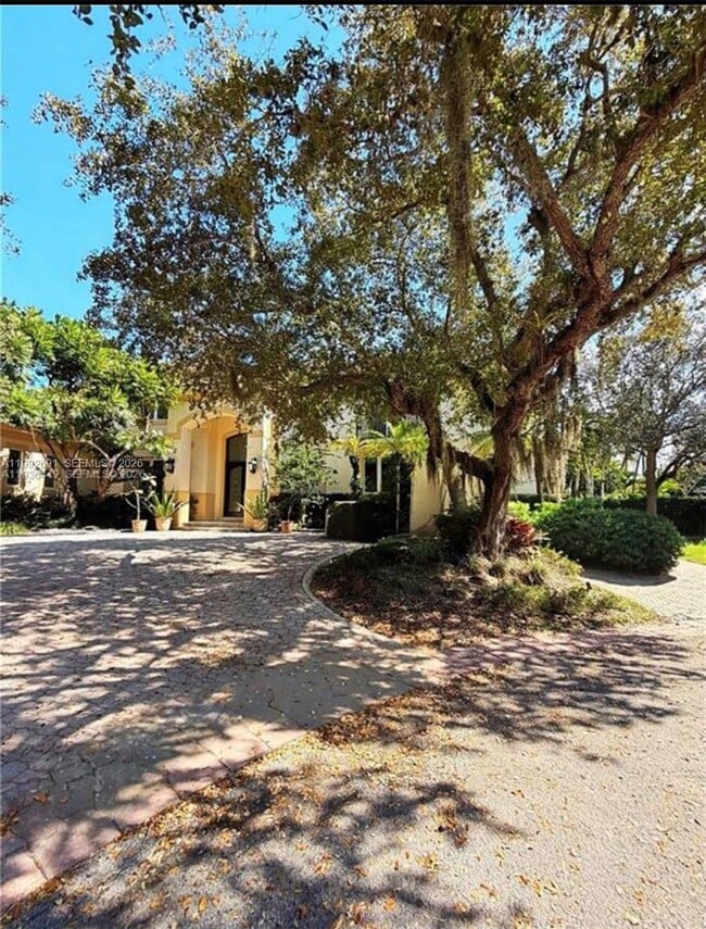 Building Photo - 673 Destacada Ave