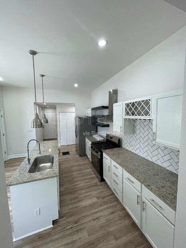 Building Photo - 1126 Villa Ave