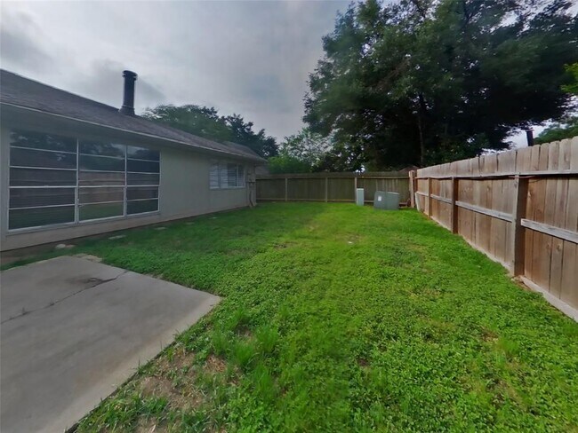 Building Photo - 3551 Windmoor Dr