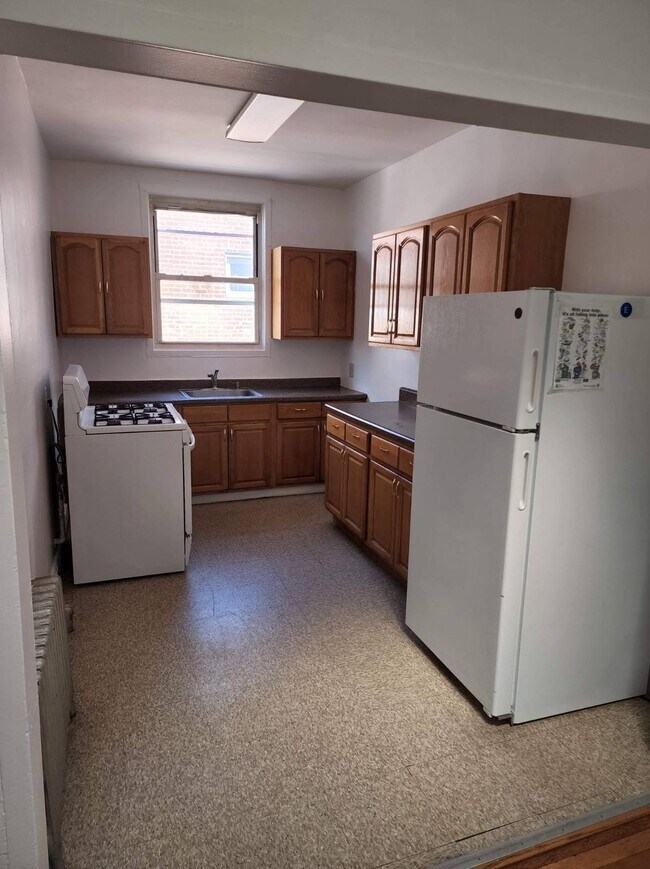 Building Photo - 36-40-40 Crescent St