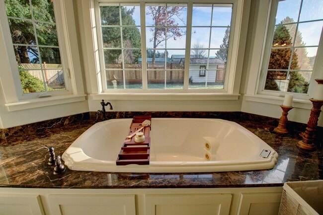 Building Photo - 3 Bedroom, 2.5 Home. Available NOW!!!!