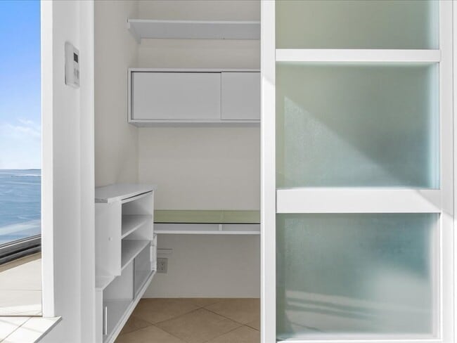 Building Photo - 65 E India Row