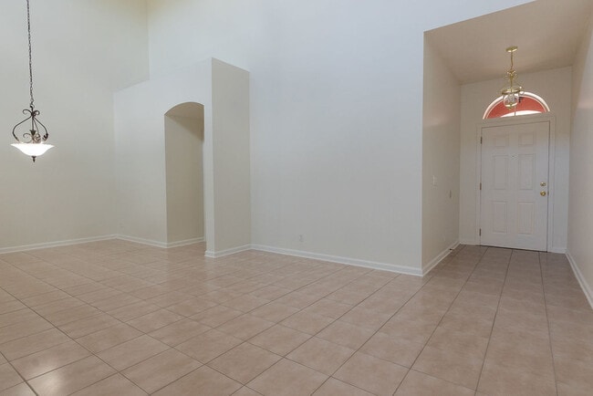 Building Photo - 808 Carlyle Ln