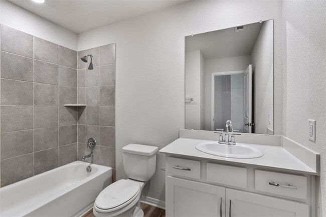 Building Photo - 504 Longmount Cv