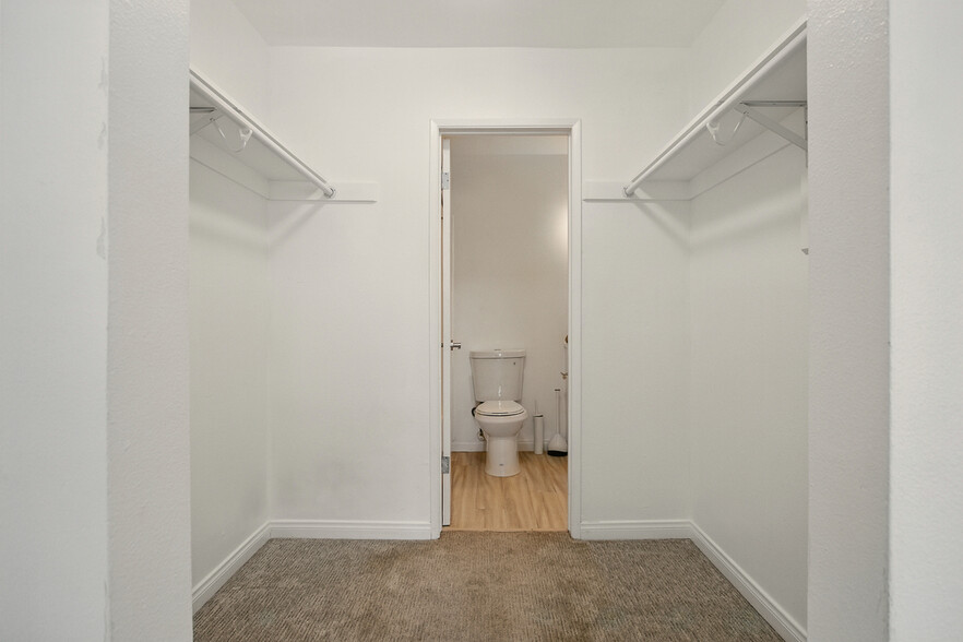 Building Photo - 4727 W 147th St