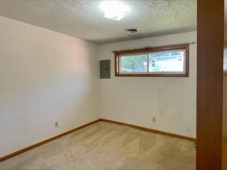 Building Photo - 2290 27th St SW