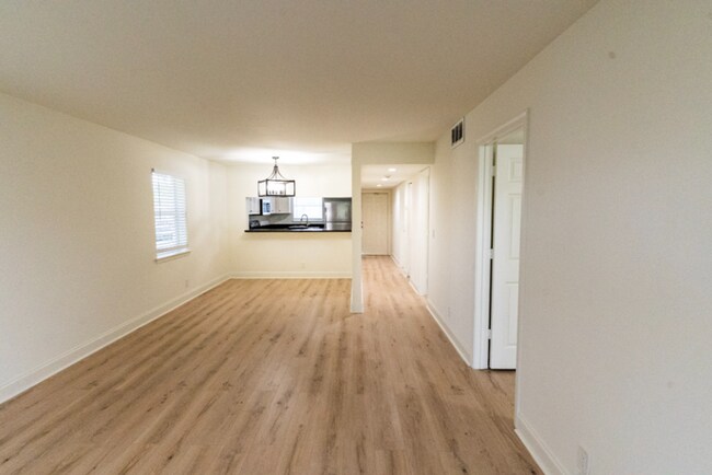 Building Photo - Spacious 2 Bedroom, 2 Bathroom Condominium...