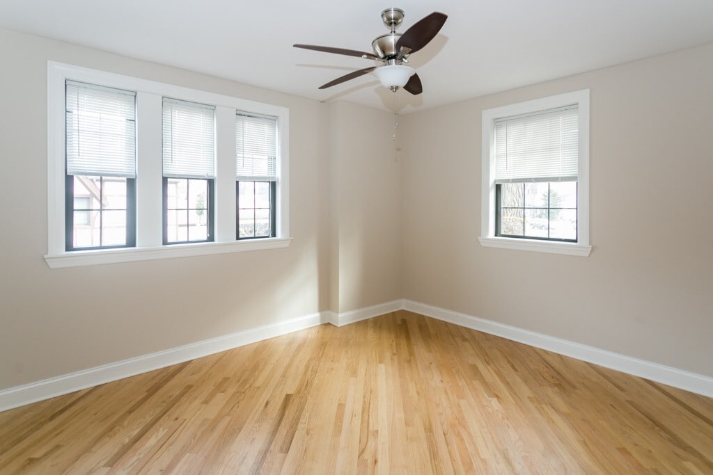 Building Photo - 946 Green Bay Rd