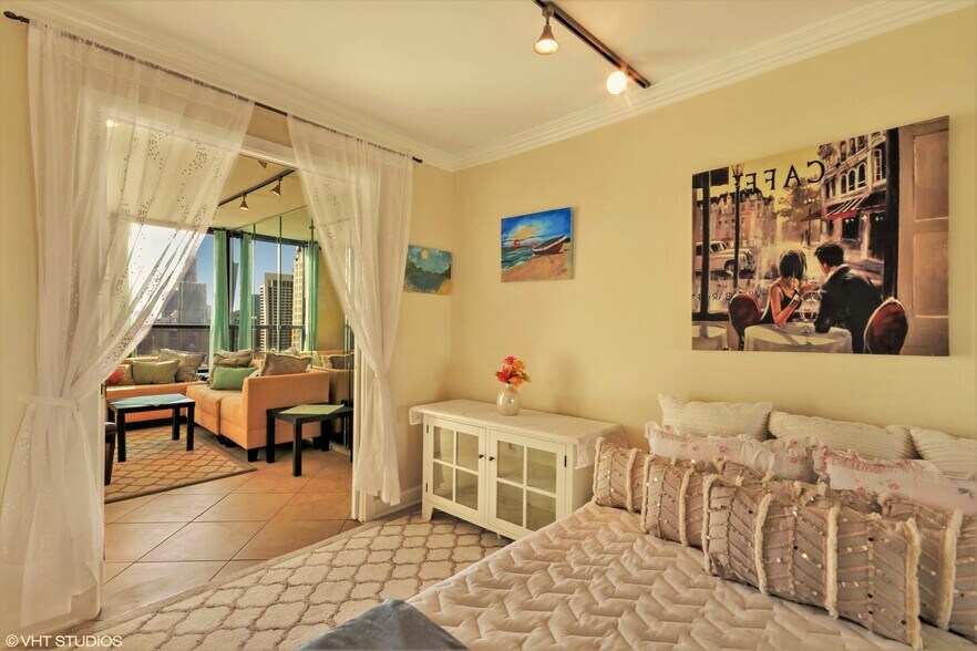 Building Photo - 1030 N State St