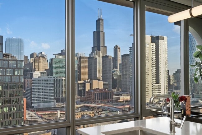 Building Photo - 164 N Peoria St