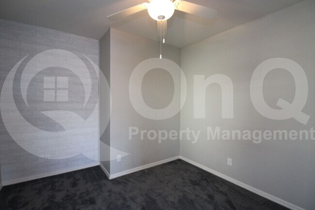 Building Photo - 41582 N Willow Ct