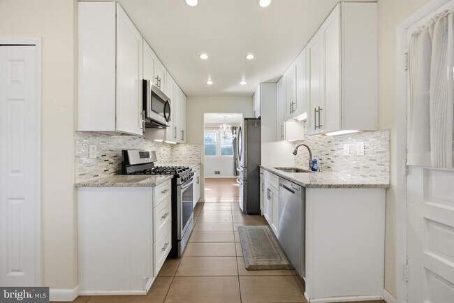 Building Photo - 1721 University Blvd W