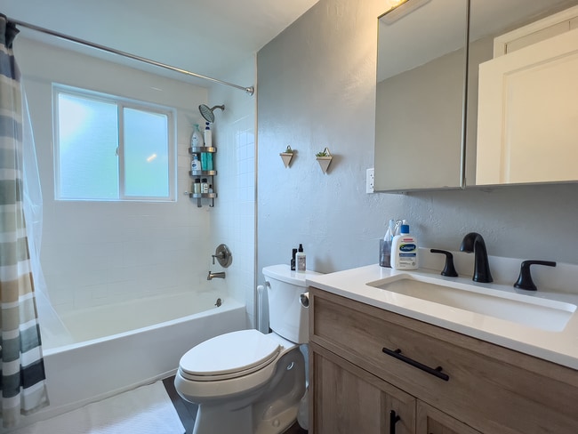 Building Photo - Charming and Cared for 3 bedroom, 1 bath home in the Brentwood-Darlington Neighborhood.