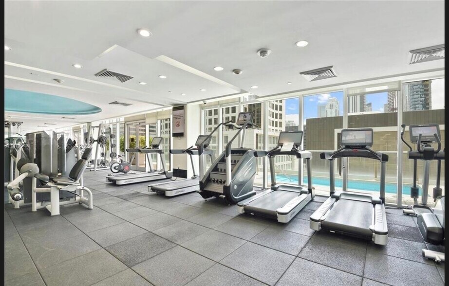 Building Photo - 500 Brickell Ave