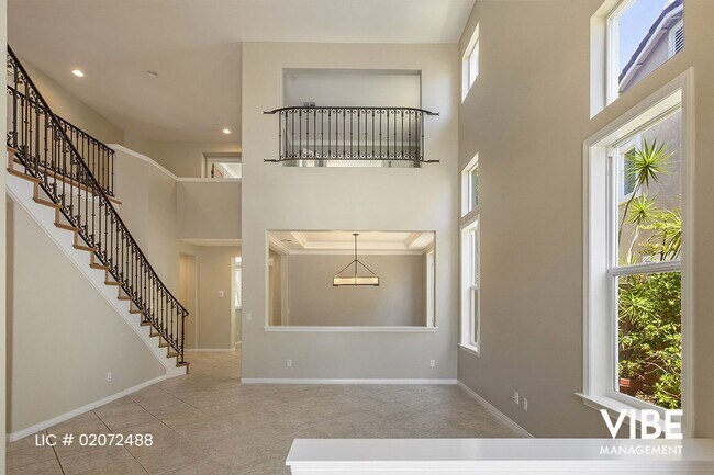 Building Photo - Spacious 3 bedroom plus office in Desirabl...