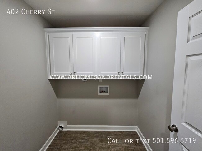 Building Photo - 402 Cherry St | $1495 | 3 beds, 2 full baths