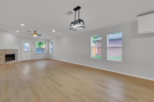 Building Photo - 712 Riverhead Dr
